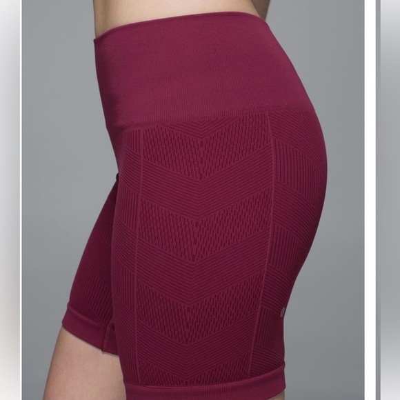 Lululemon Sculpt Short
Dashing Purple size 4 - Picture 3 of 4